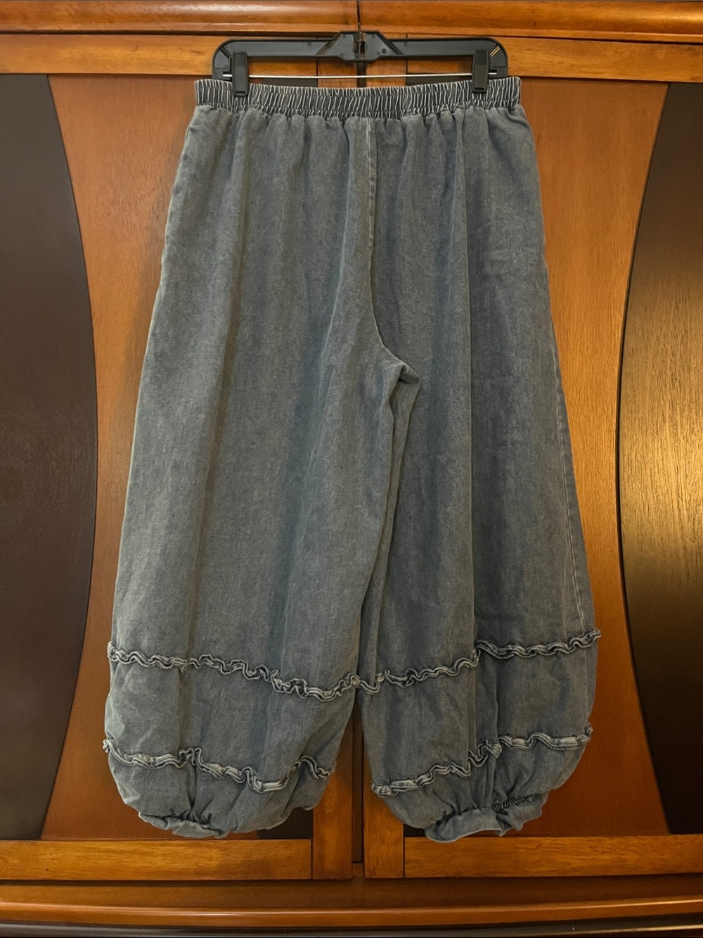 Easel Washed Blue Denim Cropped Harem Pants w/Double Ruffle at Hem-Pockets - Picture 6 of 9